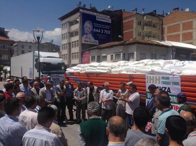 Amasya'da Suriye'ye 7 Tır İnsani Yardım Gönderildi 9