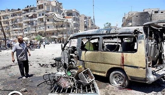 Suriye Uçakları IŞİD'in Elindeki Rakka'ya Bomba Yağdırdı 4