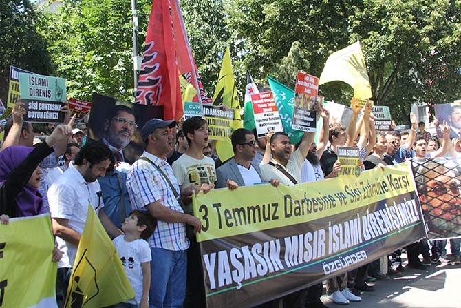 Darbenin Yıldönümünde Sisi Protestosu 9