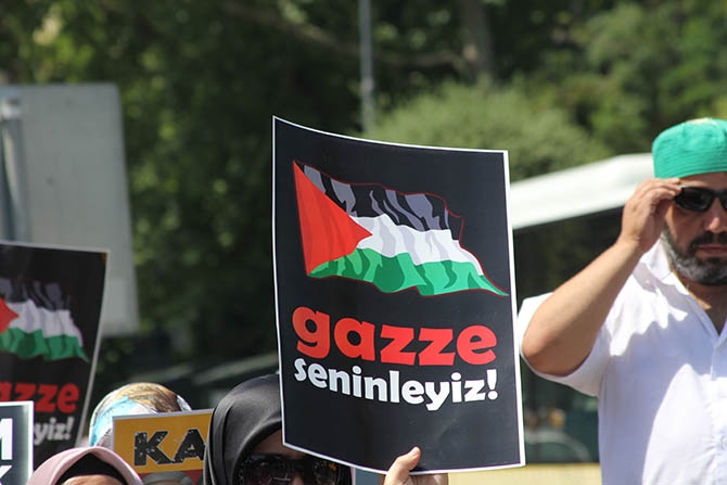 Fatih'te Binlerce Kişi İsrail'i Lanetledi 12