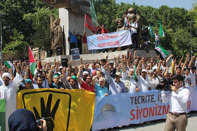 Fatih'te Binlerce Kişi İsrail'i Lanetledi 16