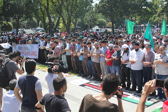Fatih'te Binlerce Kişi İsrail'i Lanetledi 18