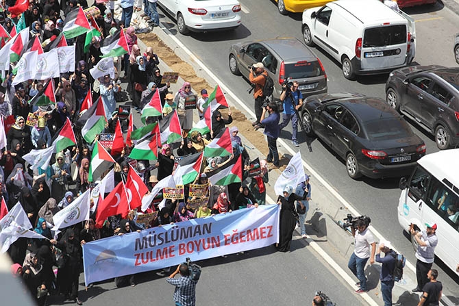 Fatih'te Binlerce Kişi İsrail'i Lanetledi 5