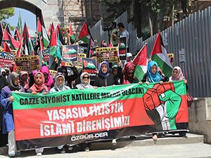 Fatih'te Binlerce Kişi İsrail'i Lanetledi
