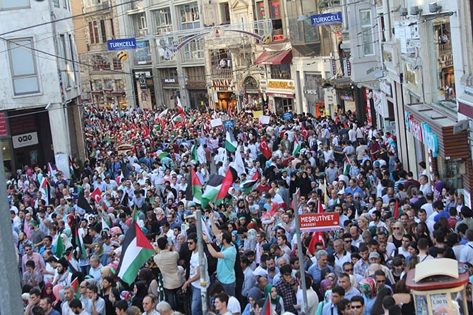 Binlerce Kişi Gazze İçin İstiklal Caddesi'ni Doldurdu 12