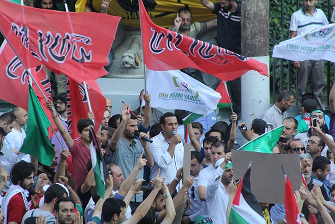 Binlerce Kişi Gazze İçin İstiklal Caddesi'ni Doldurdu 14