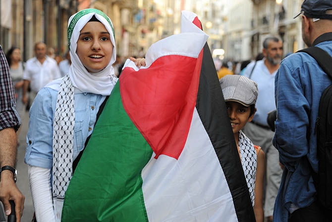 Binlerce Kişi Gazze İçin İstiklal Caddesi'ni Doldurdu 15