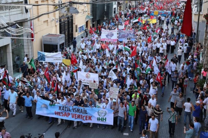 Binlerce Kişi Gazze İçin İstiklal Caddesi'ni Doldurdu 17