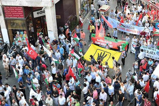 Binlerce Kişi Gazze İçin İstiklal Caddesi'ni Doldurdu 4
