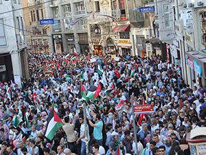 Binlerce Kişi Gazze İçin İstiklal Caddesi'ni Doldurdu