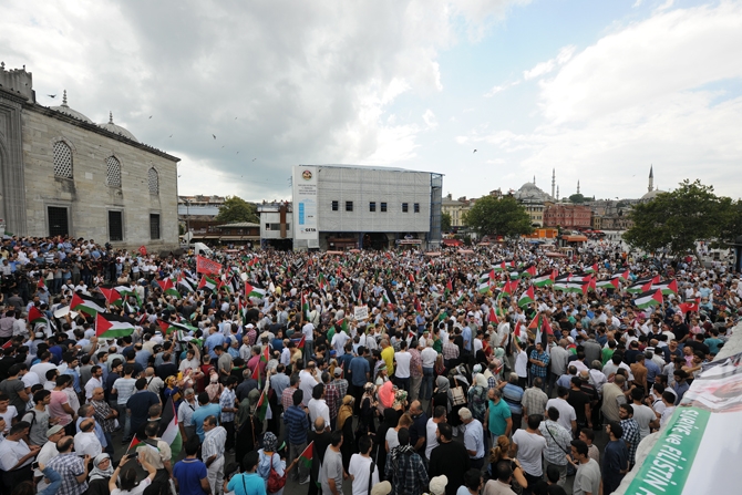 Siyonist Vahşet Eminönü Meydanında Lanetlendi! 1