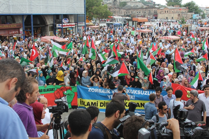Siyonist Vahşet Eminönü Meydanında Lanetlendi! 16