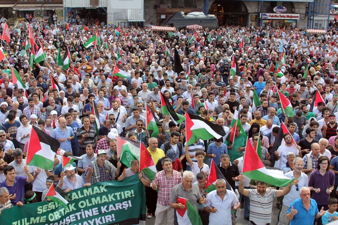 Siyonist Vahşet Eminönü Meydanında Lanetlendi! 30