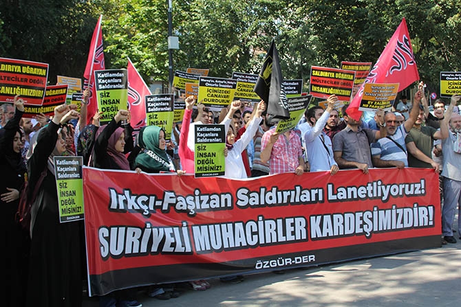 Fatih’te Muhacirler İçin ‘Kardeşime Dokunma’ Eylemi Yapıldı 12