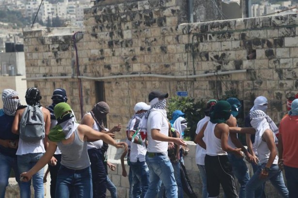 Doğu Kudüs'te Filistinliler Sokağa Döküldü 3