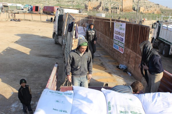 Amasya'dan Yola Çıkan 5 Tır Yardım Suriye'ye Ulaştı 20