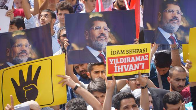 İstanbul’da İhvan Liderlerine Destek Yürüyüşü 10