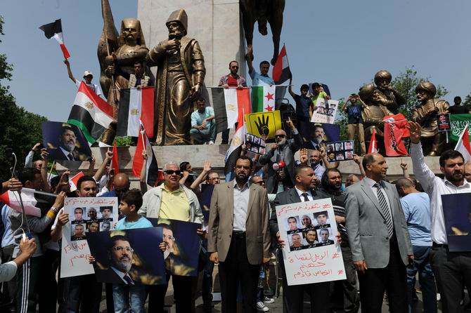İstanbul’da İhvan Liderlerine Destek Yürüyüşü 16