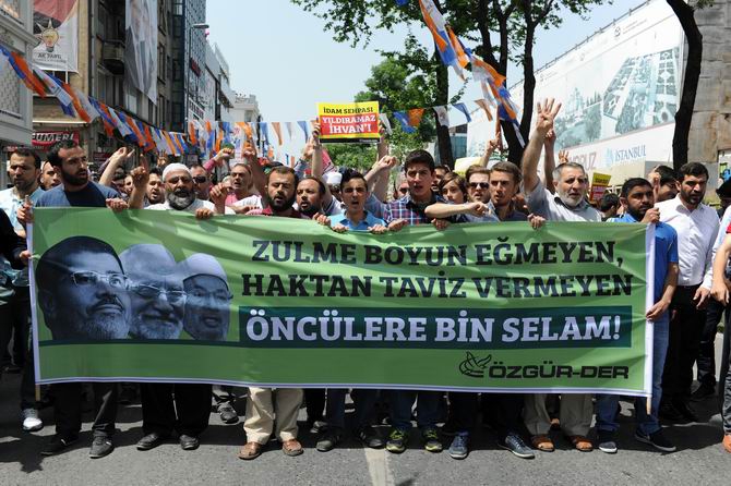 İstanbul’da İhvan Liderlerine Destek Yürüyüşü 3