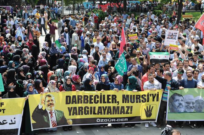 İstanbul’da İhvan Liderlerine Destek Yürüyüşü 6