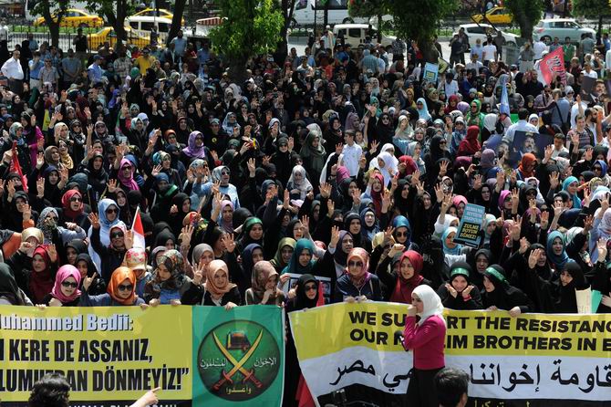 İstanbul’da İhvan Liderlerine Destek Yürüyüşü 7