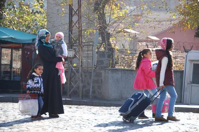 Sur'da Çatışmalara Paralel Göçler de Devam Ediyor 1