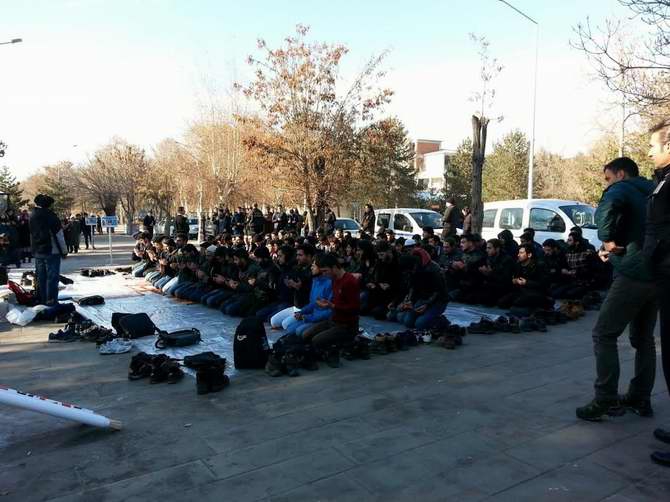 Solcu Çeteler Erzurum ve Bursa'da Protesto Edildi 10
