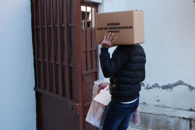 İslami STK’ların Sur Mağdurlarına Yardımları Sürüyor 1