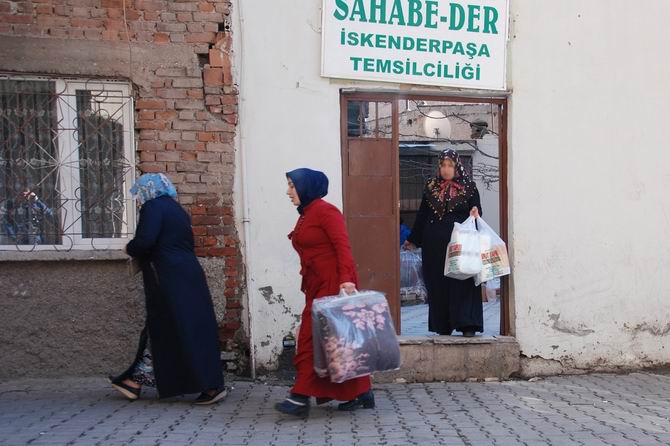 İslami STK’ların Sur Mağdurlarına Yardımları Sürüyor 7