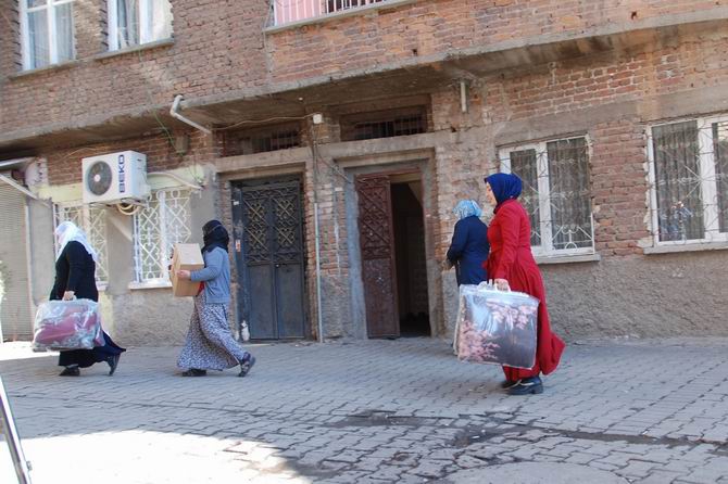 İslami STK’ların Sur Mağdurlarına Yardımları Sürüyor 8