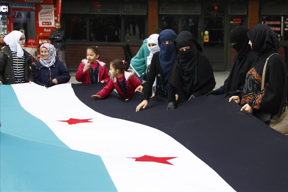 Suriyeliler Rusya'nın Hava Saldırılarını Protesto Etti 6