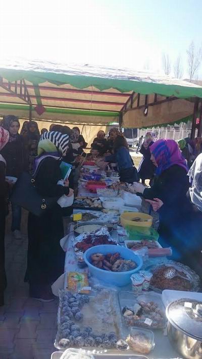 Vanlı Öğrencilerden Çocuklar Yararına Kermes 14