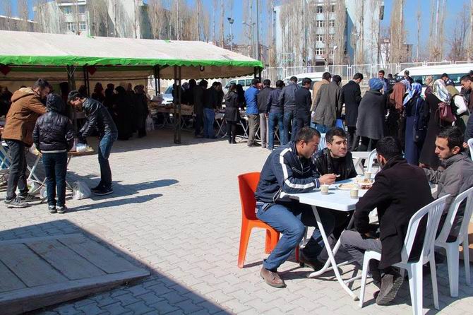 Vanlı Öğrencilerden Çocuklar Yararına Kermes 3