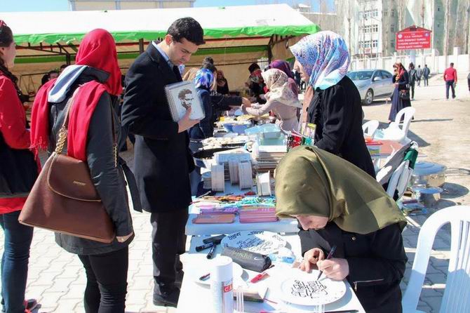 Vanlı Öğrencilerden Çocuklar Yararına Kermes 6