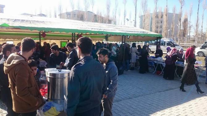 Vanlı Öğrencilerden Çocuklar Yararına Kermes 9