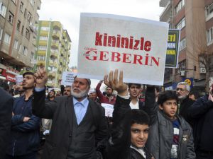 Özgür Gündem'e Diyarbakır'da Lanet Yağdı