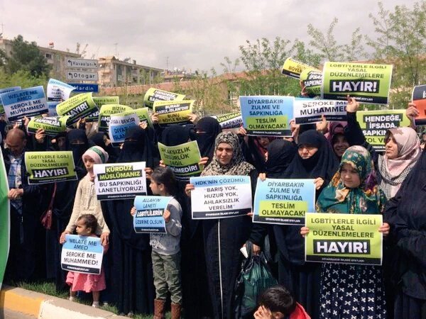 LGBTİ Sapkınlığına Geçit Verilmedi! 12