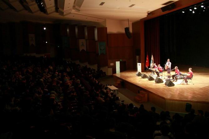 Grup Yürüyüş’ün Uludağ Üniversitesi Konseri 2
