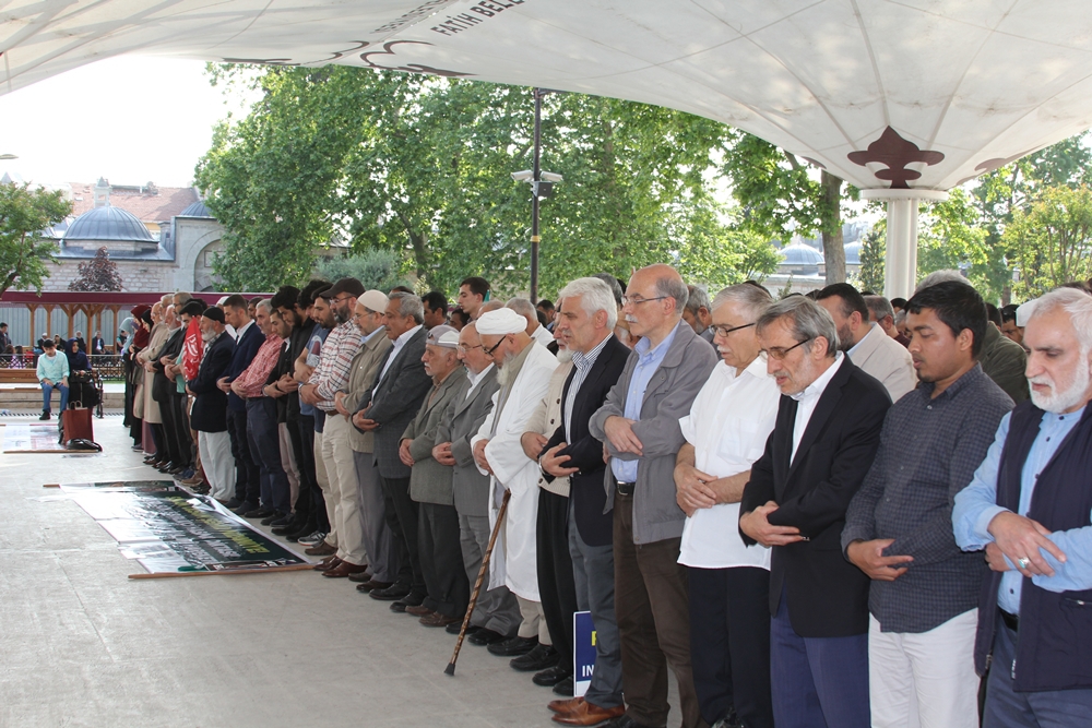 Fatih Camii’nde Rahman Nizami İçin Gıyabî Cenaze Namazı Kılındı 5