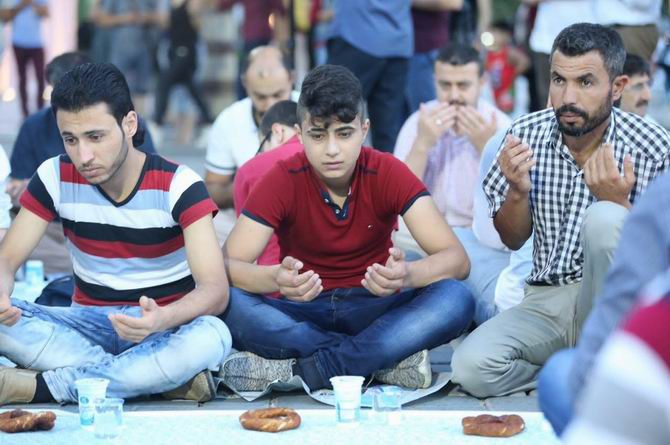 Ayasofya’da Ümmet İftarı Düzenlendi 6