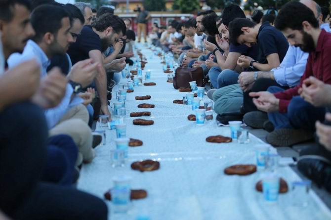 Ayasofya’da Ümmet İftarı Düzenlendi 7