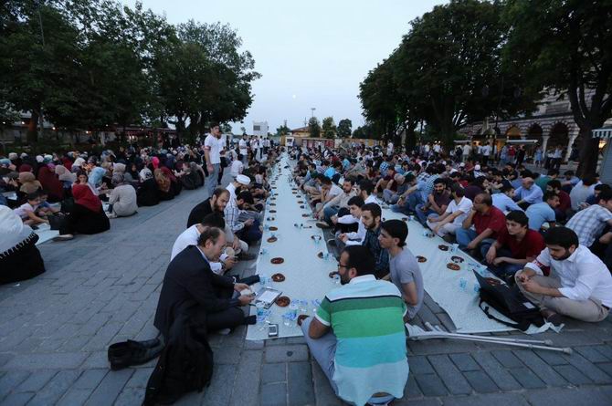 Ayasofya’da Ümmet İftarı Düzenlendi 8