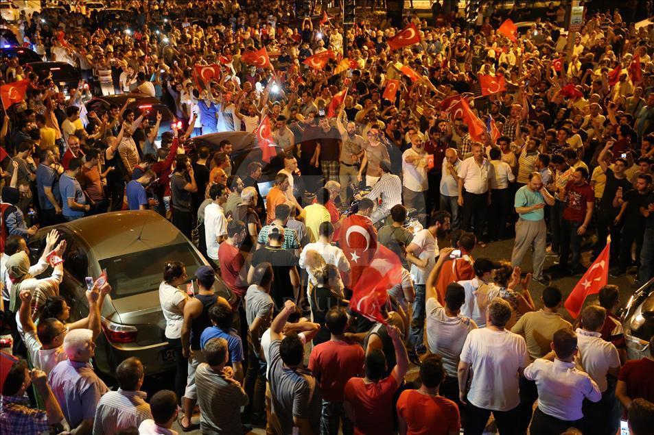 Halk Cunta Karşı Meydanlarda 8