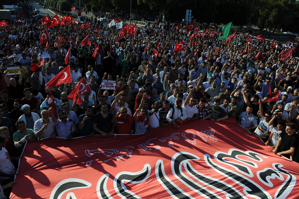 Darbe Kalkışması İstanbul'da Protesto Edildi 12