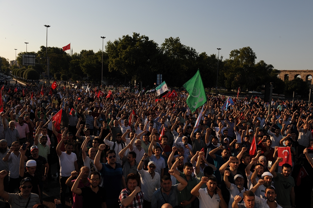 Darbe Kalkışması İstanbul'da Protesto Edildi 15