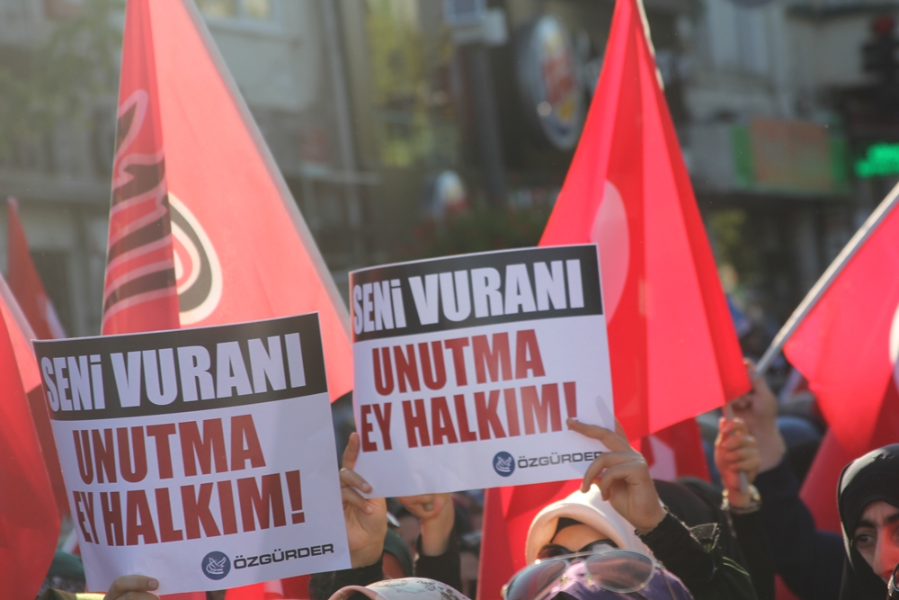 Darbe Kalkışması İstanbul'da Protesto Edildi 17