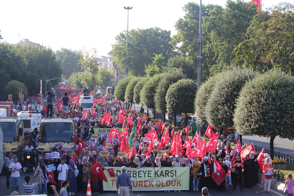 Darbe Kalkışması İstanbul'da Protesto Edildi 18