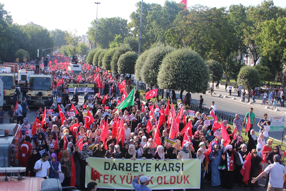 Darbe Kalkışması İstanbul'da Protesto Edildi 19