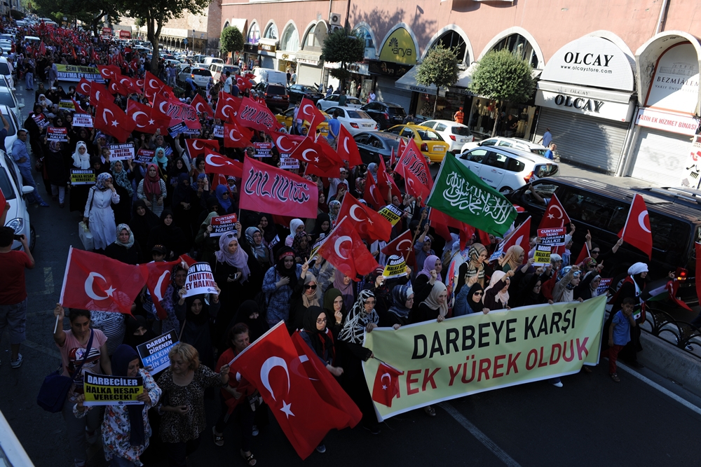 Darbe Kalkışması İstanbul'da Protesto Edildi 2