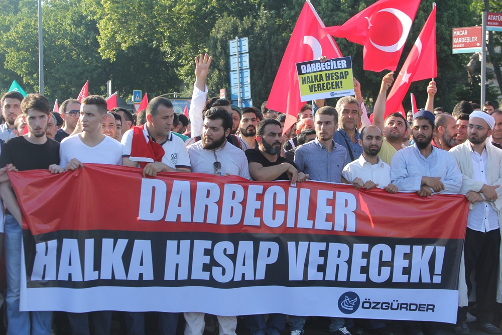 Darbe Kalkışması İstanbul'da Protesto Edildi 21